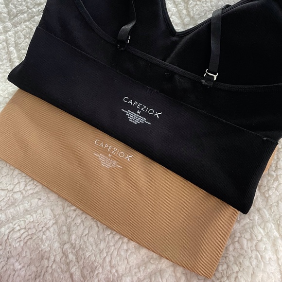 2 built in bra crops, size m - Picture 3 of 4